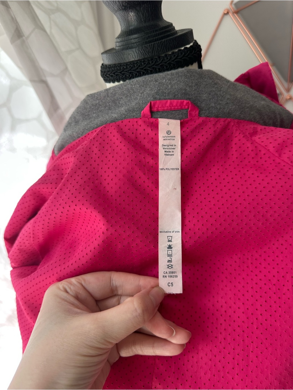 Lululemon Run Inspire Jacket Senorita Pink Full Zip Long Sleeve Hiking Hood sz 4 - Picture 14 of 16